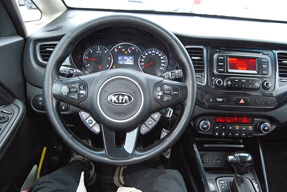 Kia Carens 8 of 11