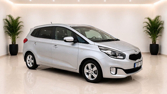 Kia Carens 7 of 11