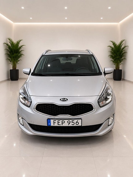 Kia Carens 2 of 5