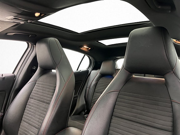 Mercedes-Benz GLA200 11 of 30