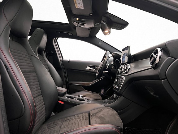 Mercedes-Benz GLA200 25 of 30