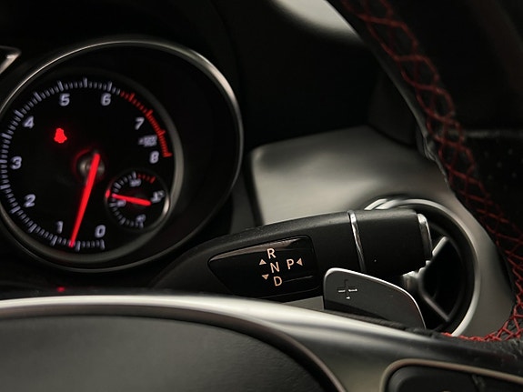 Mercedes-Benz GLA200 17 of 30