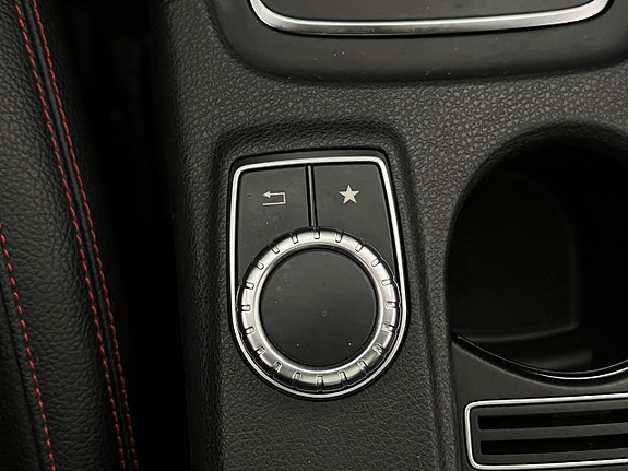 Mercedes-Benz GLA200 24 of 30