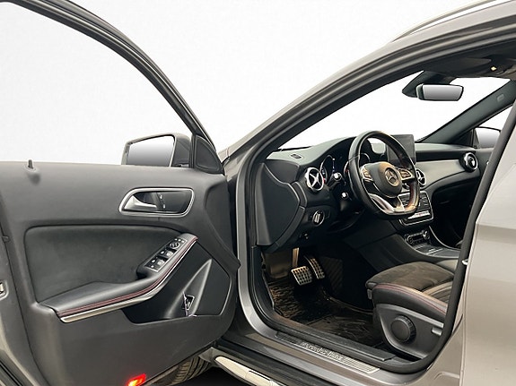 Mercedes-Benz GLA200 9 of 30