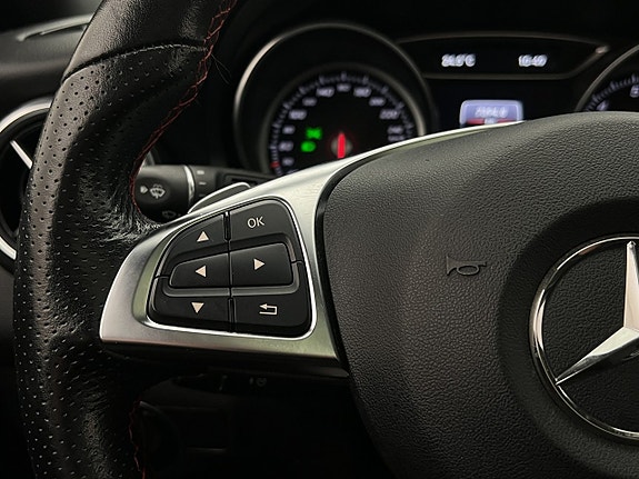 Mercedes-Benz GLA200 14 of 30