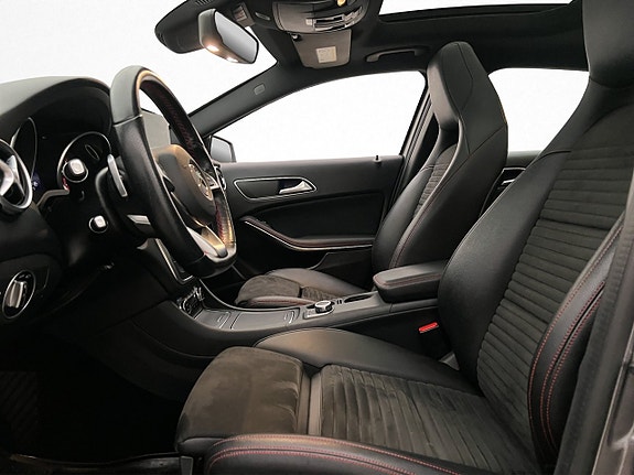 Mercedes-Benz GLA200 10 of 30