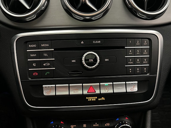 Mercedes-Benz GLA200 22 of 30