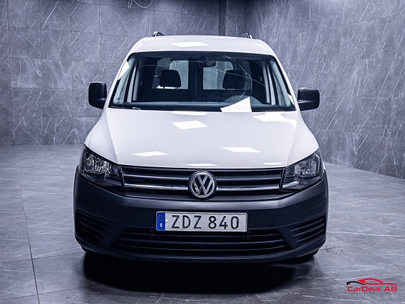 Volkswagen Caddy Maxi 2 of 5