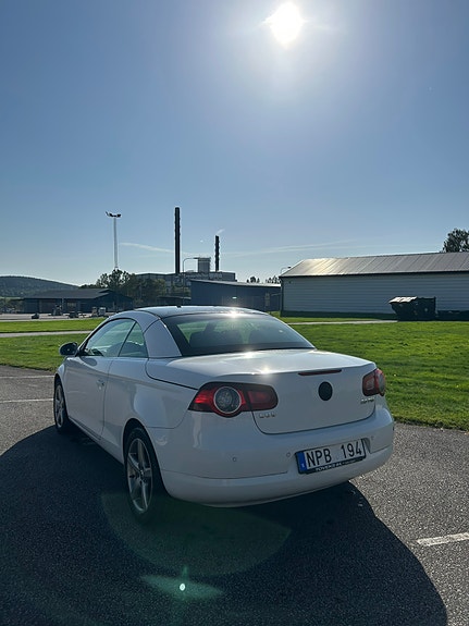 Volkswagen Eos 2 of 5