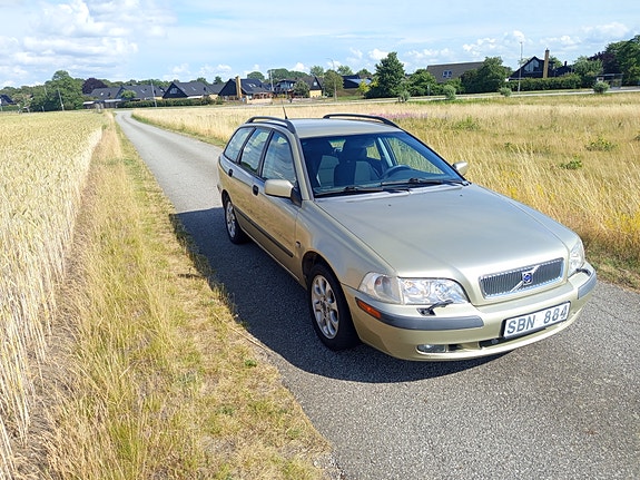 Volvo V40 4 of 5
