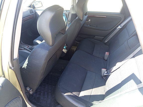 Volvo V40 3 of 5