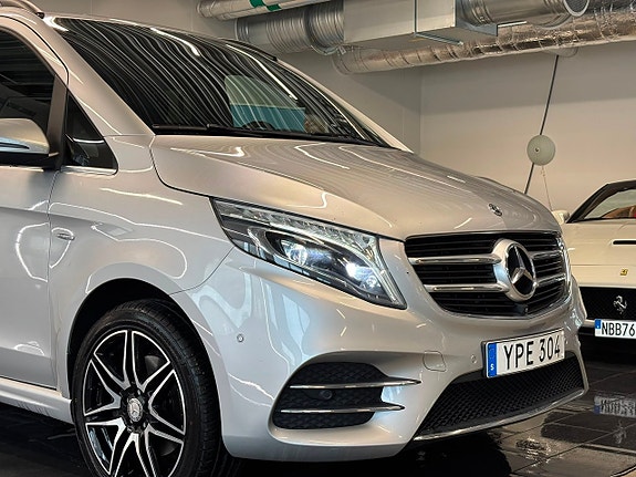 Mercedes-Benz V250 5 of 5