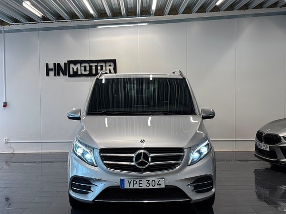 Mercedes-Benz V250 3 of 5