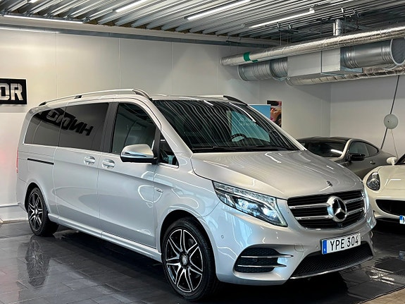 Mercedes-Benz V250 4 of 5