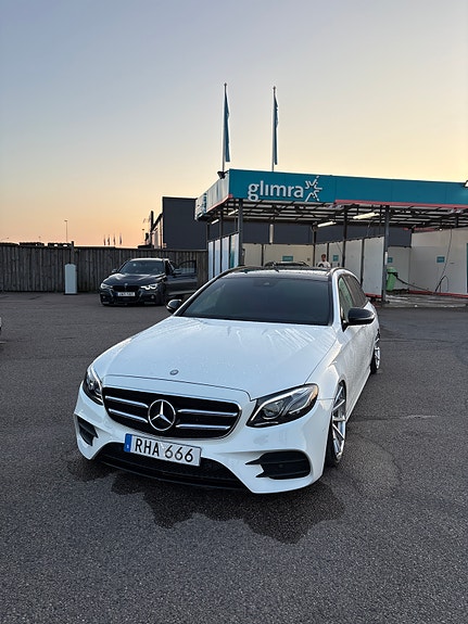 Mercedes-Benz E220 5 of 5