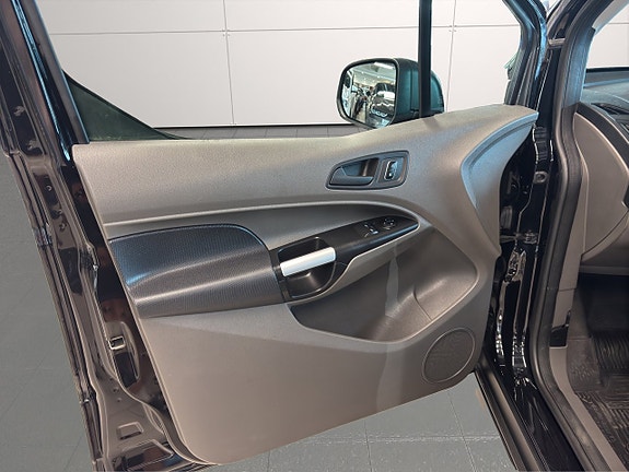 Ford Transit Connect 13 of 17