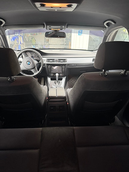 BMW 330d 3 of 5