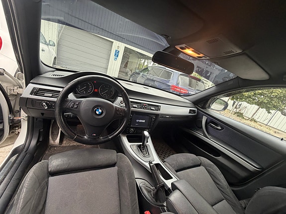 BMW 330d 5 of 5