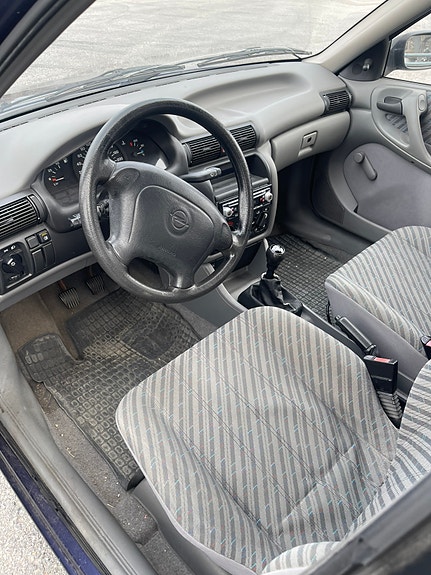 Opel Astra 3 of 3