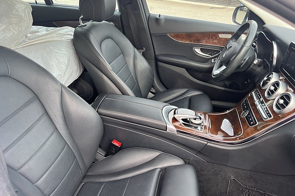 Mercedes-Benz C350 15 of 30