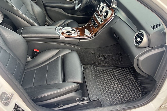 Mercedes-Benz C350 13 of 30