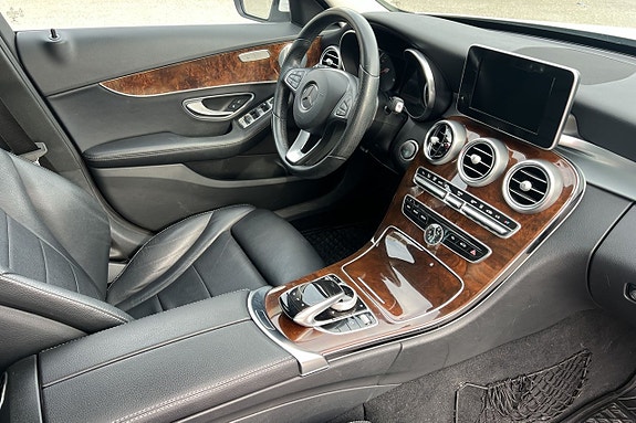 Mercedes-Benz C350 16 of 30