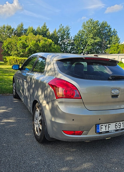 Kia Ceed 2 of 5