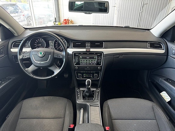 Skoda Superb 3 of 5