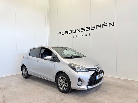 Toyota Yaris 2 of 5