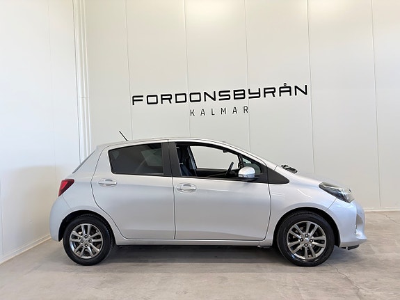 Toyota Yaris 3 of 5