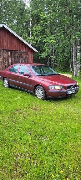 Volvo S60 2 of 5
