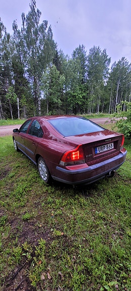 Volvo S60 4 of 5