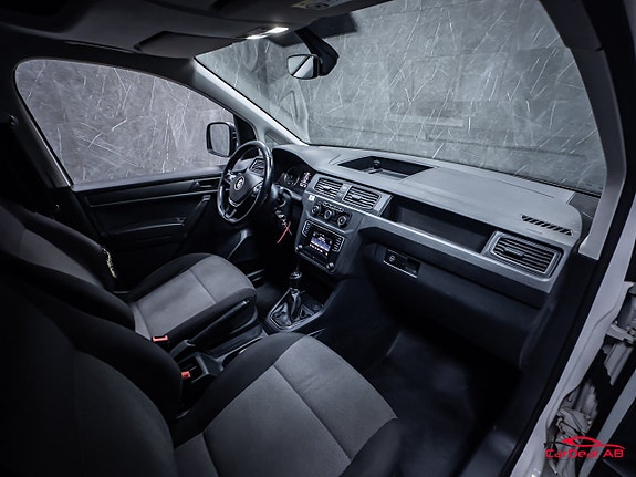 Volkswagen Caddy Maxi 11 of 22