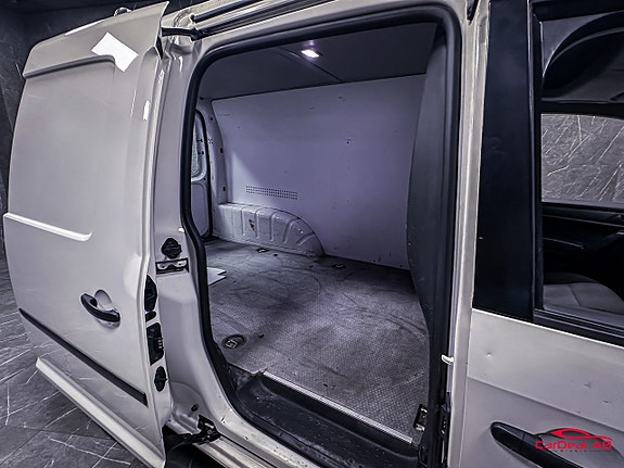Volkswagen Caddy Maxi 16 of 22