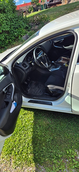 Volvo V40 2 of 5