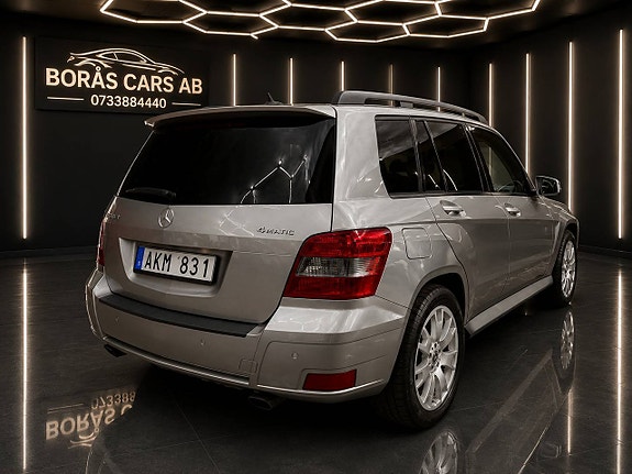 Mercedes-Benz GLK320 3 of 14
