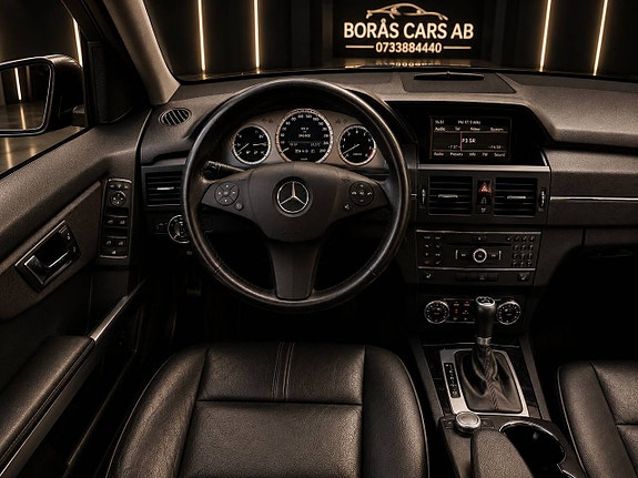 Mercedes-Benz GLK320 8 of 14