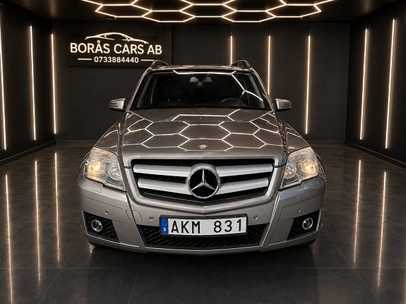 Mercedes-Benz GLK320 2 of 14