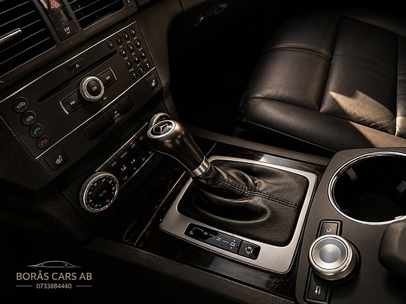 Mercedes-Benz GLK320 11 of 14