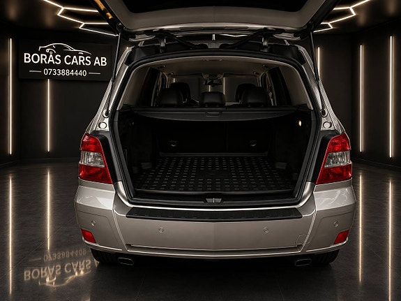 Mercedes-Benz GLK320 4 of 14