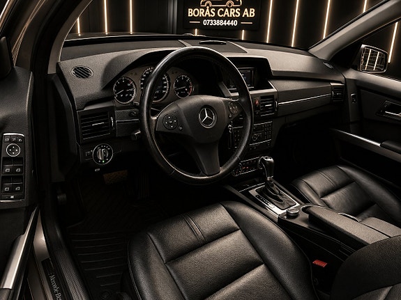 Mercedes-Benz GLK320 9 of 14