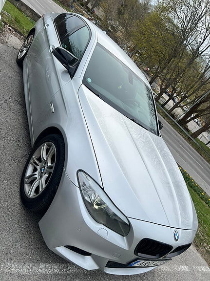 BMW 523i 3 of 5