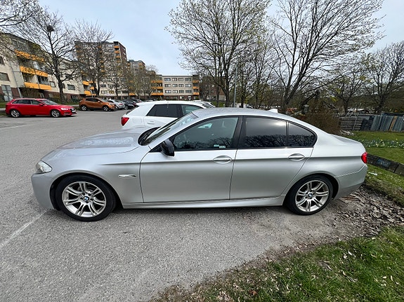 BMW 523i 2 of 5