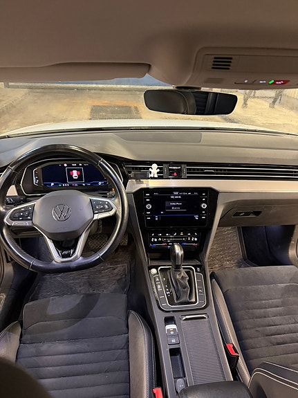 Volkswagen Passat 2 of 5
