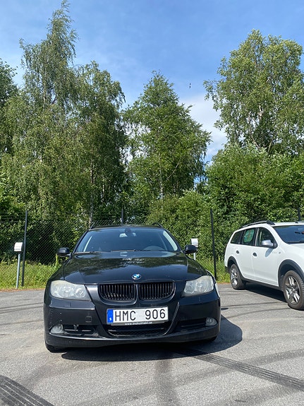 BMW 318i 2 of 5