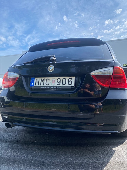 BMW 318i 4 of 5
