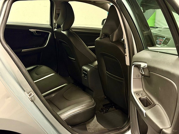 Volvo V60 11 of 15