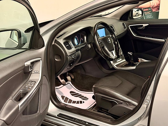Volvo V60 7 of 15