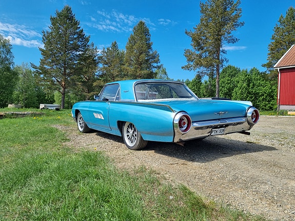Ford Thunderbird 2 of 5