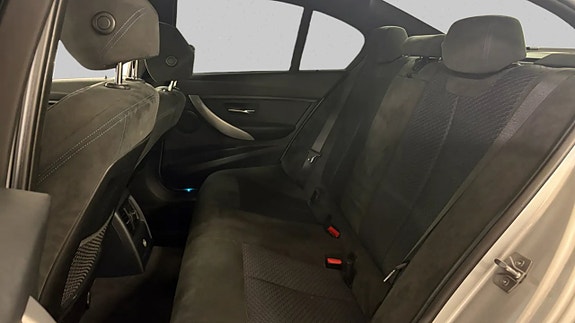 BMW 320d 14 of 17